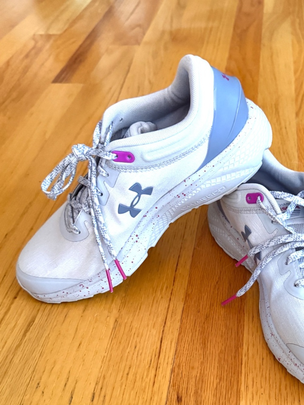 Under Armour Charged Escape 3 Evo Women’s 8.5 Running Shoes Gray White Pink NWOT